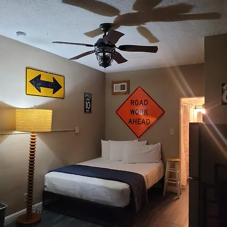 Desert Hills Motel-2
